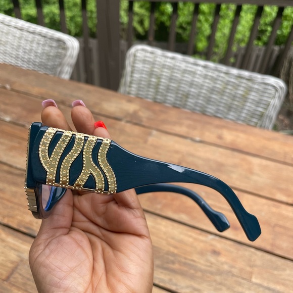 Luxury Fashion Frames - Picture 5 of 5